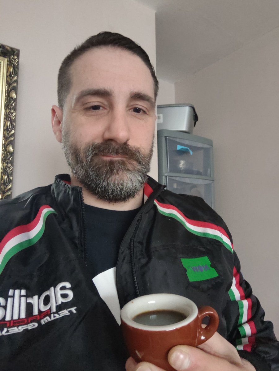 Afternoon 
My old man makes the best Italian 🇮🇹 coffee I'm gonna be buzzing all day 😂🤣 🇮🇹🐴 love it 😜🔥