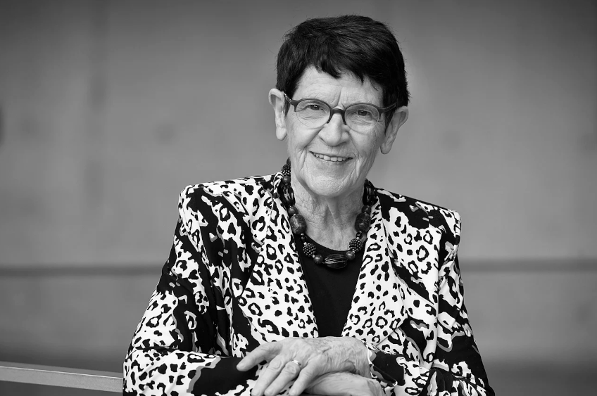 la_capra_65's tweet photo. Auch wenn ihre Partei nie meine war: Rita Süssmuth hat als Frau in einer Partei, die es Frauen nicht leicht machte, viel bewegt. Ich durfte sie persönlich kennenlernen – mein Respekt vor ihr ist dadurch nur gewachsen. Ruhe in Frieden, Rita Süssmuth! https://t.co/dNFIwtXkqb