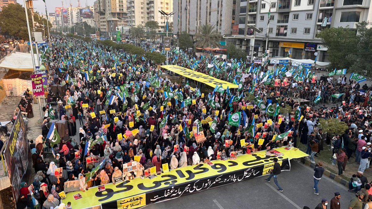 وراثت و وصیت پر چلنے والی سیاسی جماعتیں ملک کیلئے جونک بن چکی ہیں۔ نااہل ، کرپٹ اور غیر جمہوری قوتوں کی آلہ کار یہ چند خاندان اور وڈیرے کراچی پر قبضے کے خواب دیکھنا چھوڑ دیں۔ عوام آپ کی نااہلی گل پلازہ سانحے کی صورت دیکھ چکے ہیں ۔
#jeeneydokarachiko