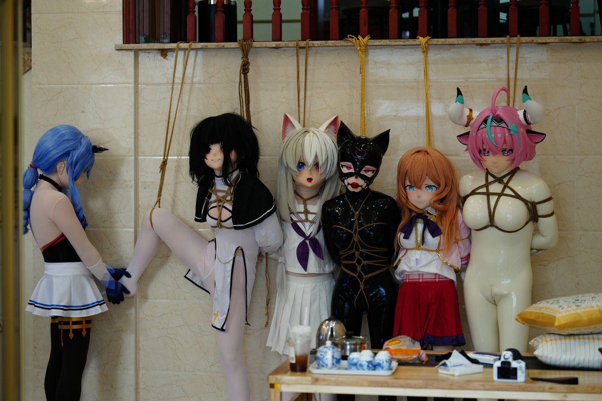 这才是真正的目的 聚会（里）
都是我挂起来的 叉腰自满。。。
哎嘿 ～