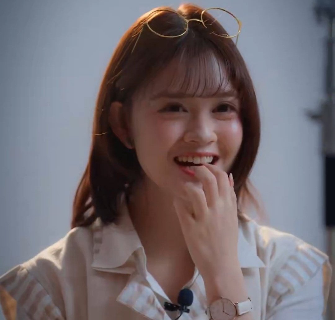 shuttlerush's tweet image. Kalo psikolog nya modelan gini, bukannya cerita ntar pasiennya malah pada salting melenyot 😌🤏