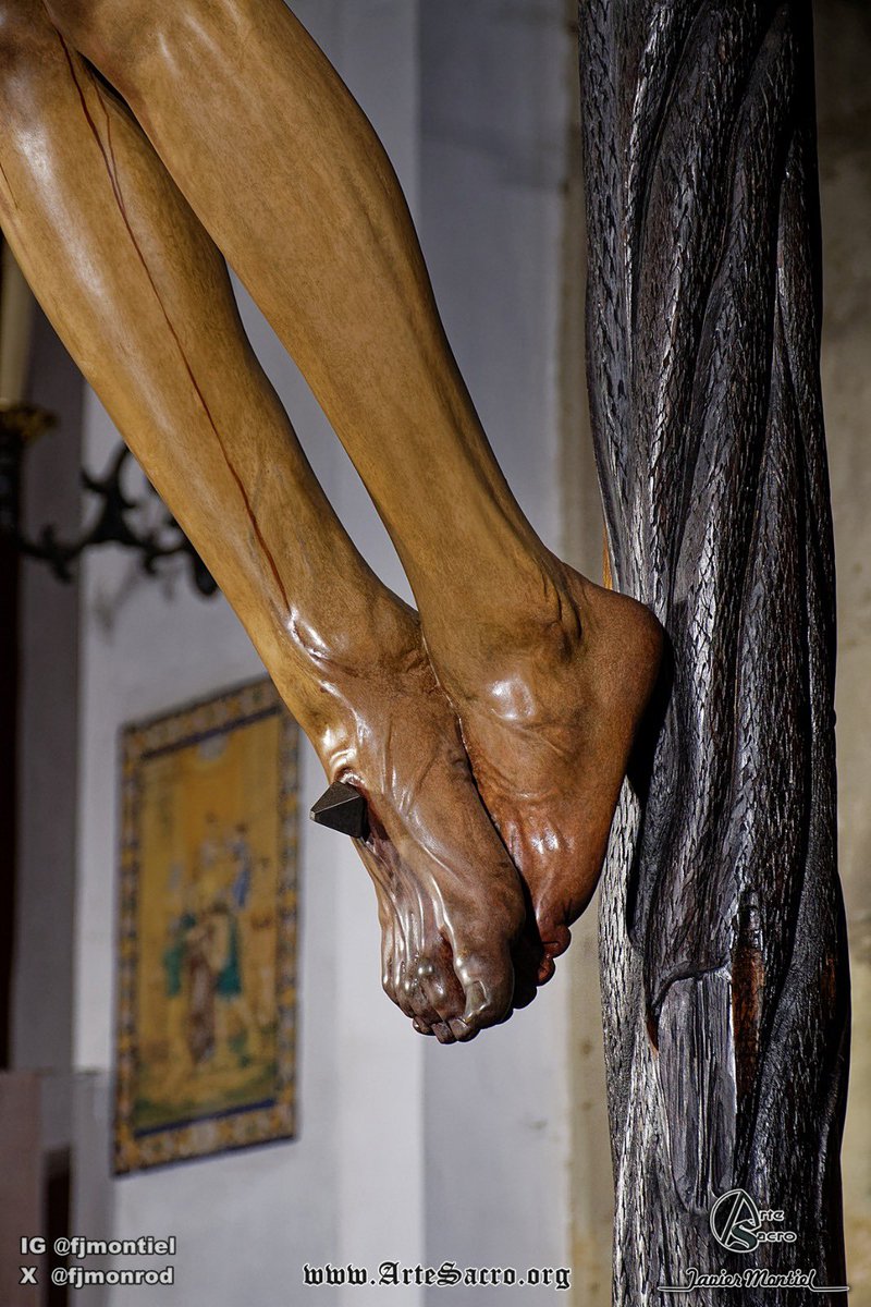 ArtesacroT's tweet photo. Besapié al Stmo. Cristo de la Buena Muerte. Hiniesta. #ASacro 

📷 @fjmonrod https://t.co/pmqRE3WPlq