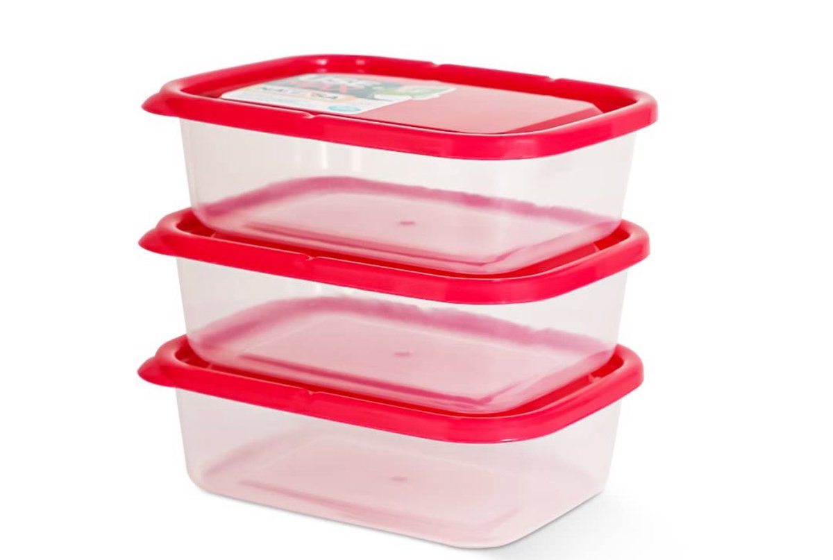 In Nigeria, almost every food purchase comes in plastic.

Yet 2.5M tons of plastic waste is generated yearly and 80% goes unrecycled.

That’s pollution—but also lost jobs.

With the right public policy, recycling and alternative packaging could create thousands of jobs.