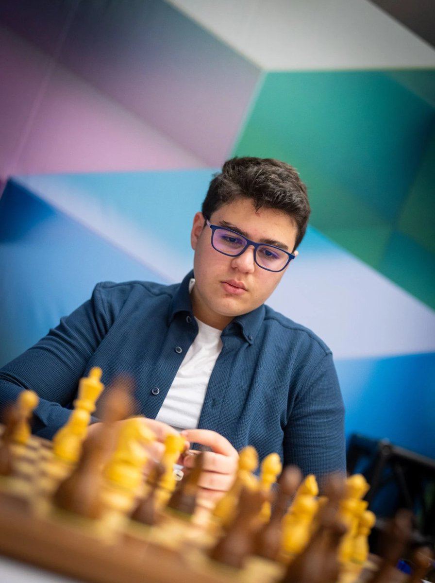 🇹🇷Milli Gururumuz Yağız Kaan’dan Kusursuz Performans

Milli sporcumuz Büyükusta Yağız Kaan Erdoğmuş, 2026 Tata Steel Satranç Turnuvası’nın son turunda %100 doğrulukla oynayarak GM Matthias Bluebaum ile berabere kaldı.

Ortaya koyduğu üst düzey performansla bir kez daha göğsümüzü