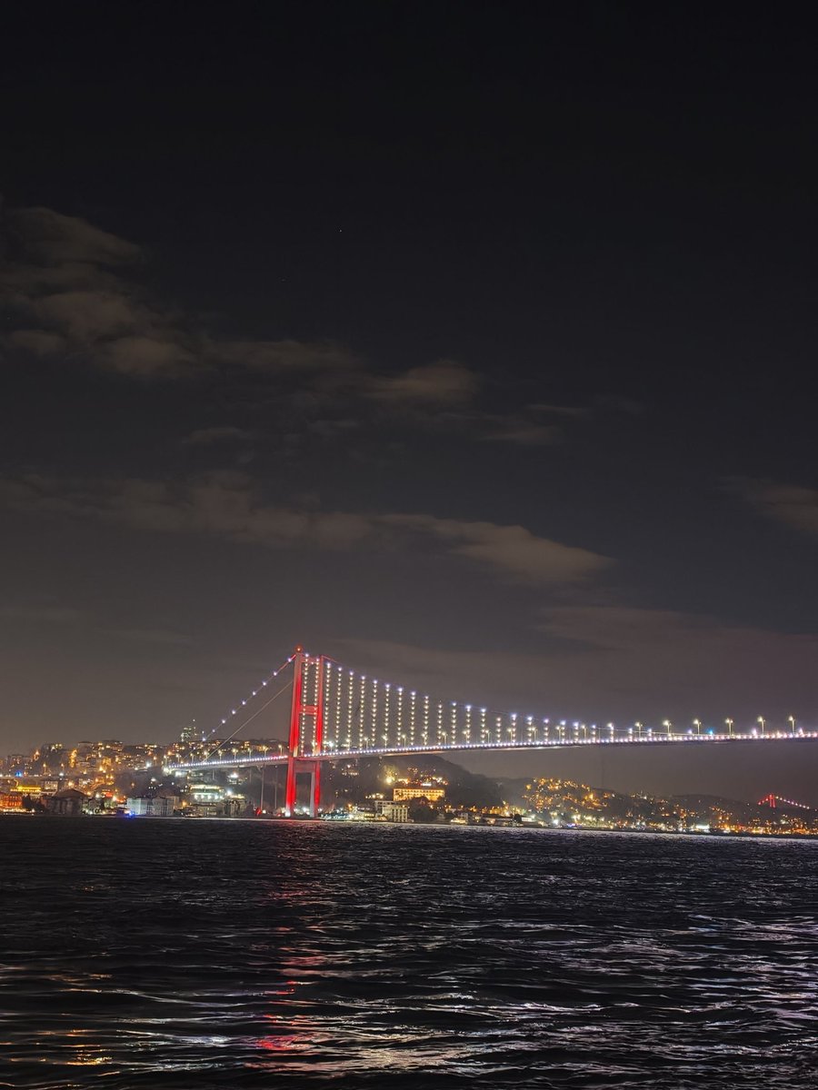 dolphing41's tweet photo. Çok güzelsin istanbul https://t.co/8nAPwHtWrI