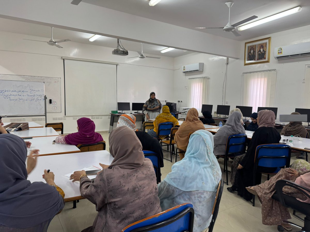 في إطار الحرص على جودة العمل وتكامل الجهود، عقدت مديرة المدرسة اجتماعًا دوريًا مع الكادرين التعليمي والإداري في نهاية كل شهر، لمتابعة سير العمل والمهام الوظيفية وتعزيز الأداء بما يحقق أهداف المدرسة.
#تعليمية_شمال_الشرقية #تعلم_مستدام