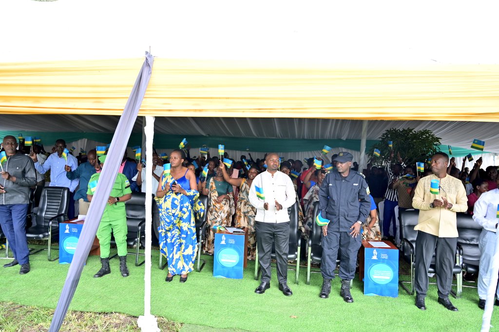 RuhangoDistrict's tweet photo. Uyu munsi hizihijwe umunsi w'Intwari, ku rwego rw'Akarere ibirori byabereye mu Murenge wa Ntongwe. Umuyobozi w'Akarere Wungirije Ushinzwe Iterambere @JeanRusi ari kumwe n'inzego zitandukanye bifatanyije n'abaturage kuzirikana Ubutwari bwaranze Intwari z'Igihugu cyacu. https://t.co/U0ssjD1bac