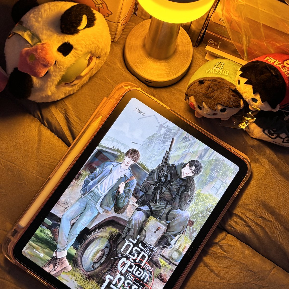 achiiwo's tweet photo. #กลายเป็นที่รักของตัวเอกที่จะทรยศโลก
#readwithflora 🐈⬛
เป็นเรื่องที่ไม่ได้เล่าถึงแค่การทะลุมิติ(?) และการโผล่เขามาในโลกใบใหม่ของโค้ดเนม — สามสิบสาม ในยุคใหม่ที่ต่างจากโลกที่เราอาศัยอยู่โดยสิ้นเชิง โดยที่ถูกวางตัวเป็น “อาหาร” ของผู้ตื่นรู้(พลัง)ที่สูงกว่า https://t.co/D3qTHNsx7h