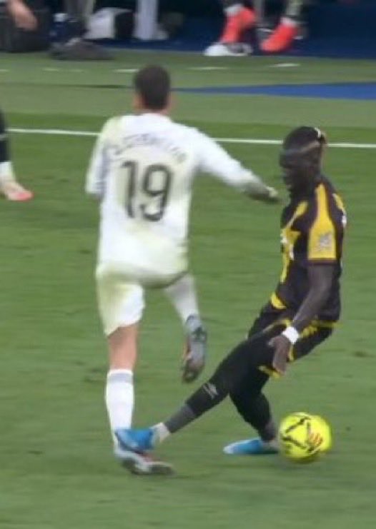 MarioHurtadoRM's tweet photo. El relato que te quieren vender de que el Real Madrid ha robado, mirad como han sido las acciones, una cosa es que demos asco jugando al fútbol y otra cosa es decir que robamos cuando literalmente son acciones clarísimas. https://t.co/rDBw4RLx7J