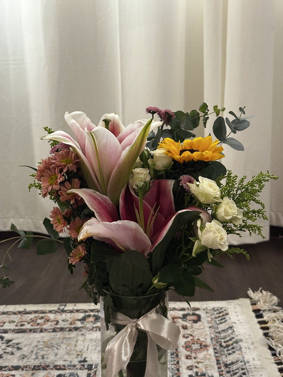 Thequeenisheer's tweet image. 🌺🌻🌷