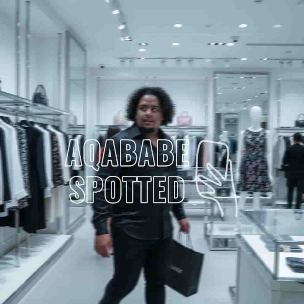 KZ a été aperçu dans une boutique en Thaïlande en train d'acheter de faux vêtements de luxe 🤦‍♂️