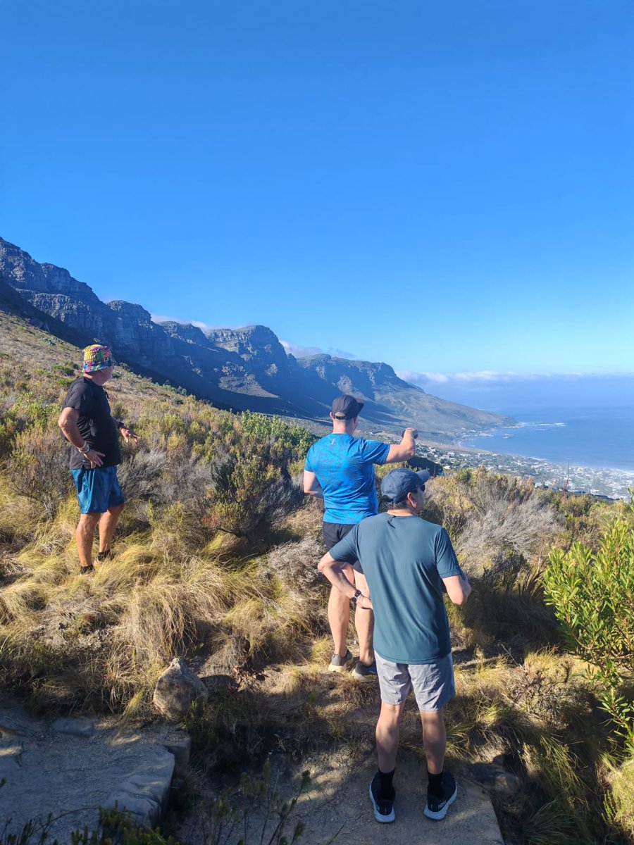 RunCapeTown's tweet photo. Table Mountain bliss 😊 #trailrunning #runcapetown  @TableMountainNP https://t.co/zI1wZNJGNe