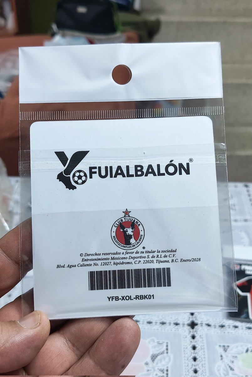 Amigos, con enorme gusto les informo que a partir de este día seré licenciatario oficial de los Xolos de Tijuana y mis imanes se venderán en sus 8 tiendas oficiales 😀 Gracias a todos quienes me han comprado, me han mandado buenos deseos y han recomendado mi trabajo durante todos