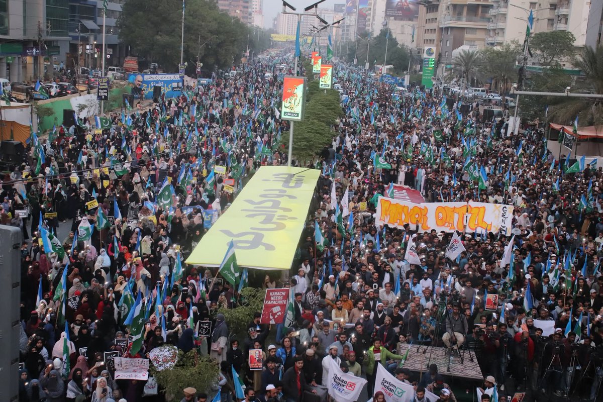 کراچی والے نکل گئے ہیں 
اب اس شہر کو جینے دو 
جینے دو کراچی کو 
#JeenyDoKarachiMarch