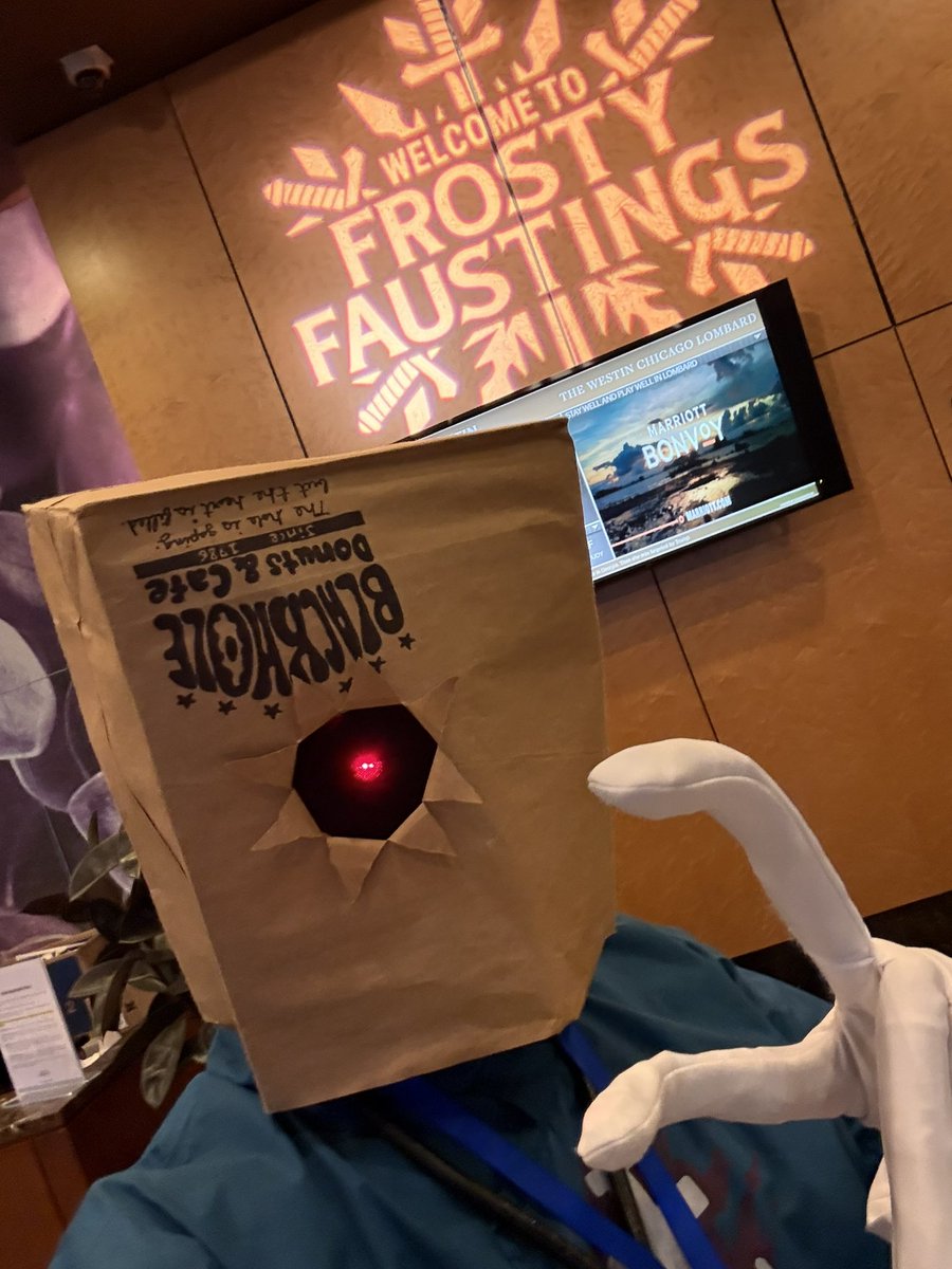 amoldylunchbox's tweet photo. If you seen me around frosty faustings an took any pictures with/or of me  please share tag 😁🙏
#FFXVIII2026 ❄️ https://t.co/QZOIVE7YnH