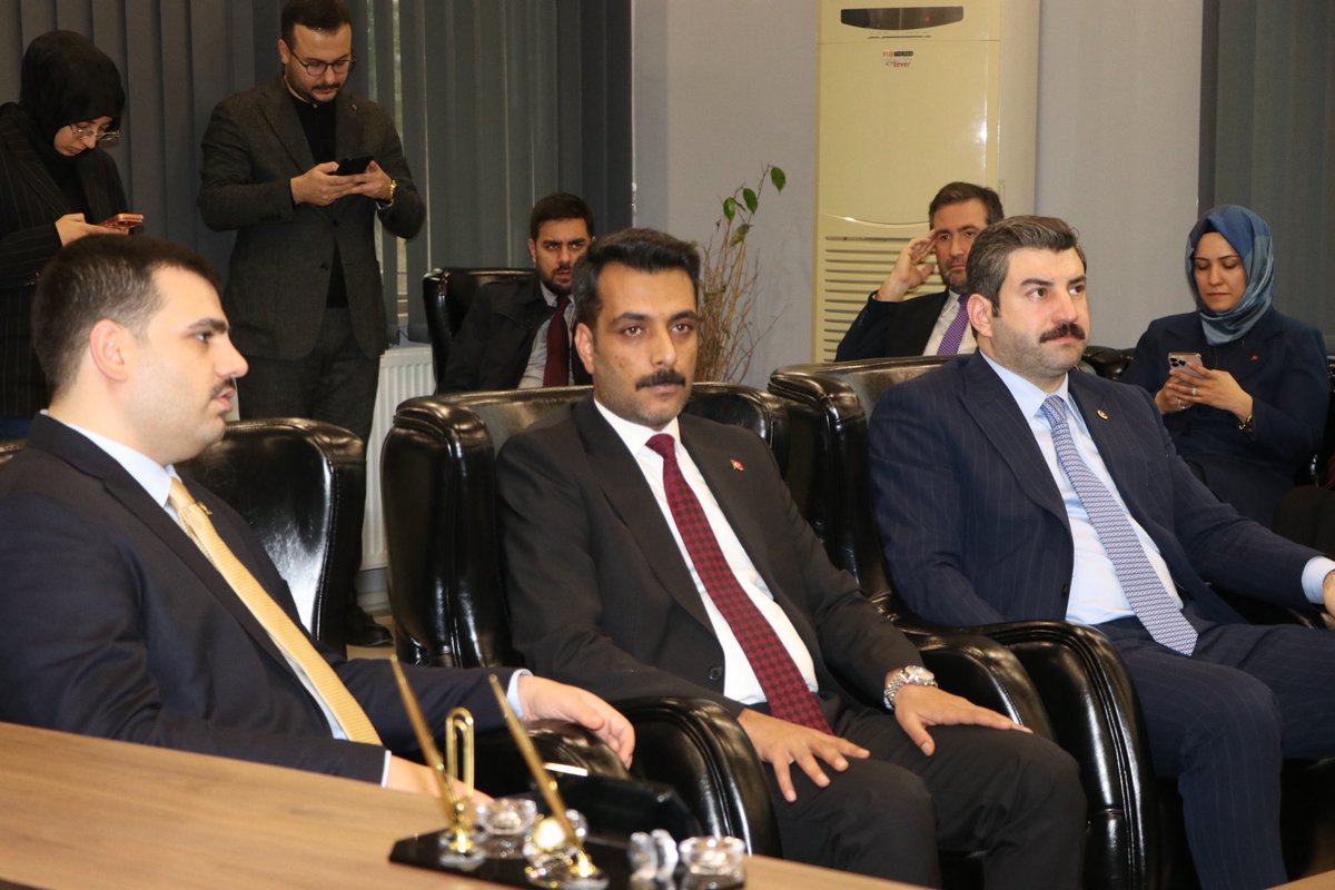 📍 #TÜGVA

AK Parti Genel Sekreterimiz ve İzmir Milletvekilimiz Sayın Eyyüp Kadir İnan, kıymetli Milletvekilimiz, İl Başkanımız, Kadın Kolları Başkanımız ve Gençlik Kolları Başkanımız ile birlikte;

Türkiye Gençlik Vakfı Şanlıurfa İl Temsilcisi Abdurrezak Aslanlı ve il yönetimini