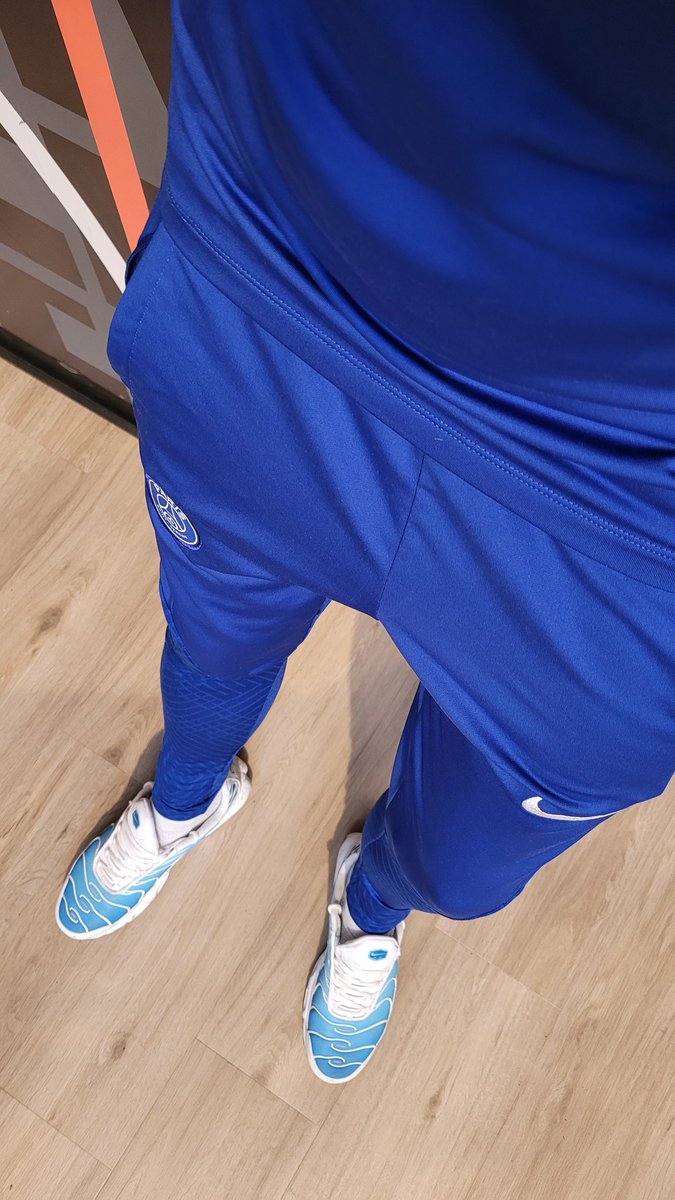 Viens sniffer sale chienne