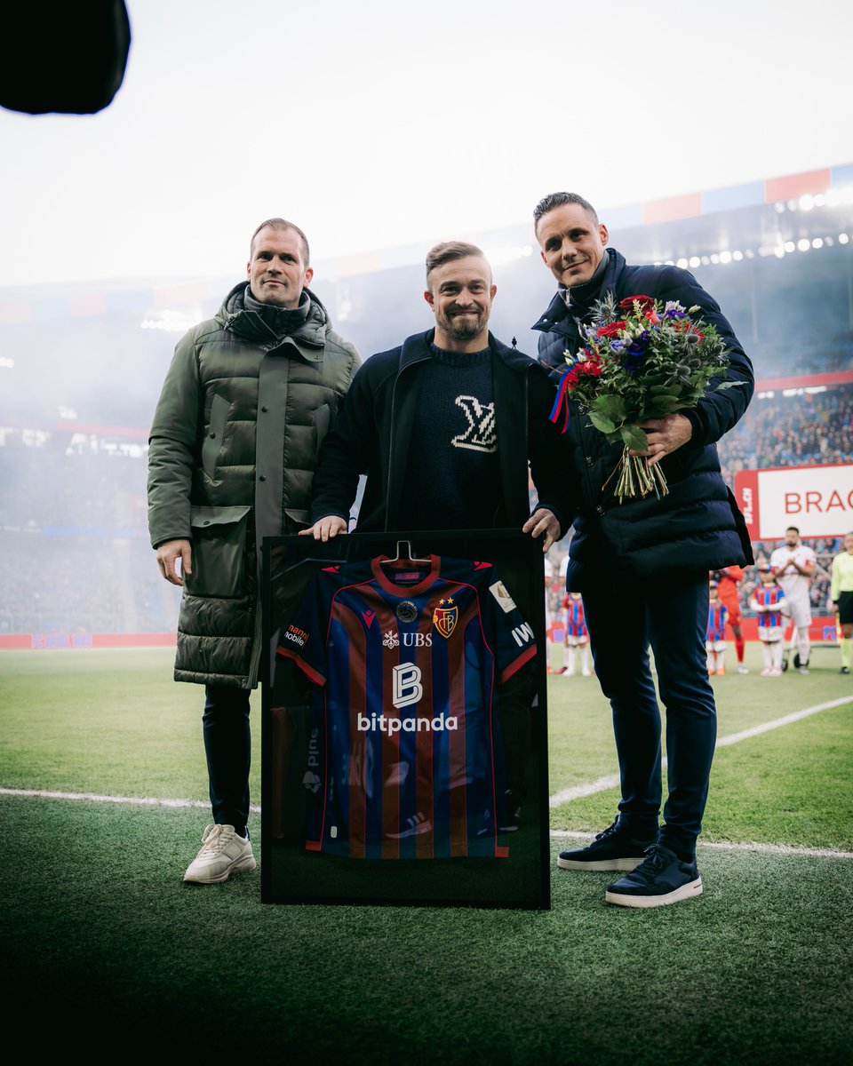 2️⃣0️⃣0️⃣ – 𝑫𝑨𝑵𝑮𝑮𝑬 𝑺𝑯𝑨𝑸 ❤️💙 <a href="/XS_11official/">Xherdan Shaqiri</a> 

#FCBasel1893 #AlliZämme #imRotblaueRusch #rotblaulive <a href="/David_Degen7/">David Degen</a>