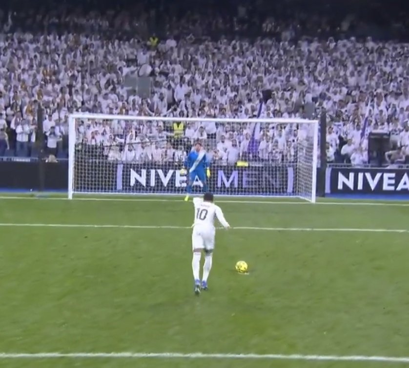 Siete años esperándole, 30 millones al año, 100 millones de prima de fichaje, ningún título y lo único que le ven semana tras semana es tirar penaltis. Los penaltis más caros de la historia