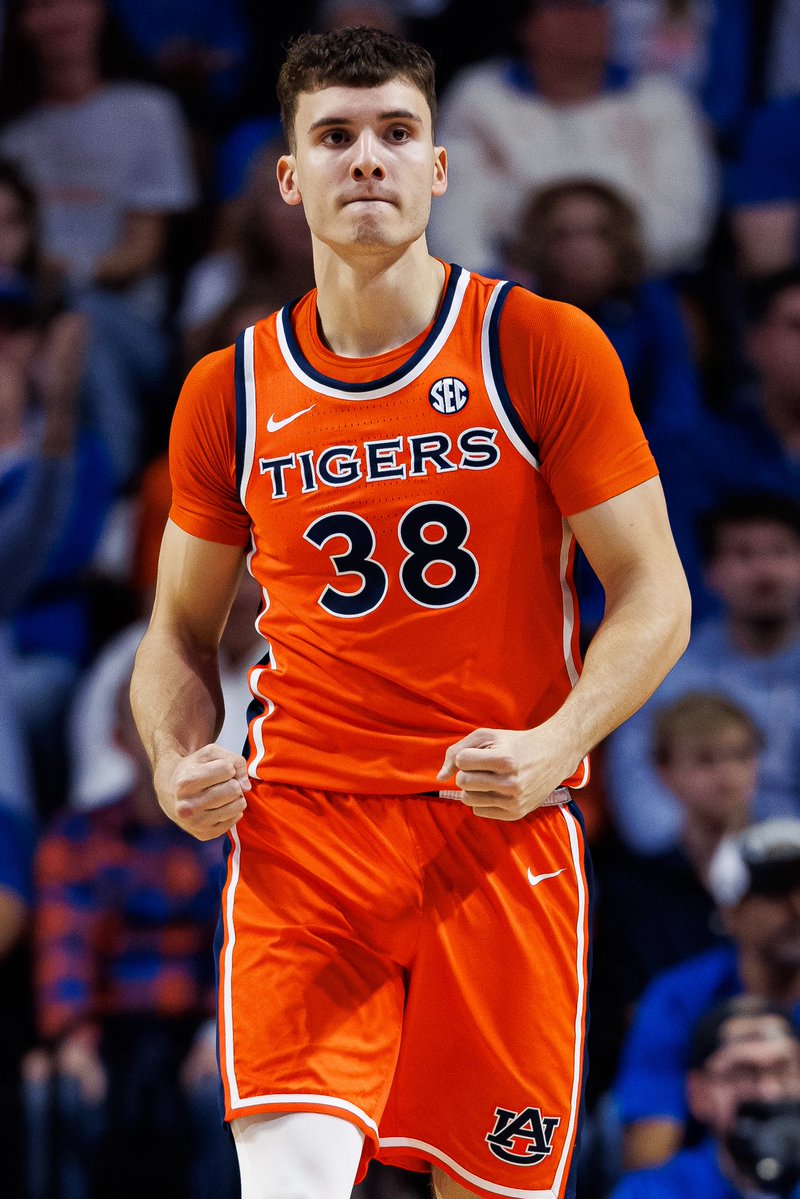 AuburnMBB's tweet image. HBD 🥳 &amp;amp; WDE 🦅