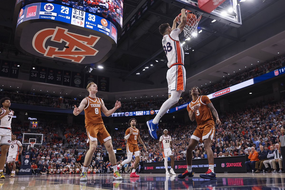 AuburnMBB's tweet image. HBD 🥳 &amp;amp; WDE 🦅