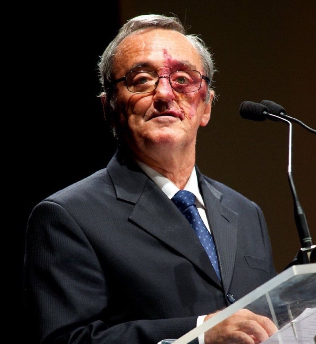 Amacio Ortega dona cientos de millones de euros a la lucha contra el cáncer. 

El bioquímico Mariano Barbacid, consigue avances extraordinarios contra el cáncer de páncreas, gracias a financiación privada. 

Maldito capitalismo.