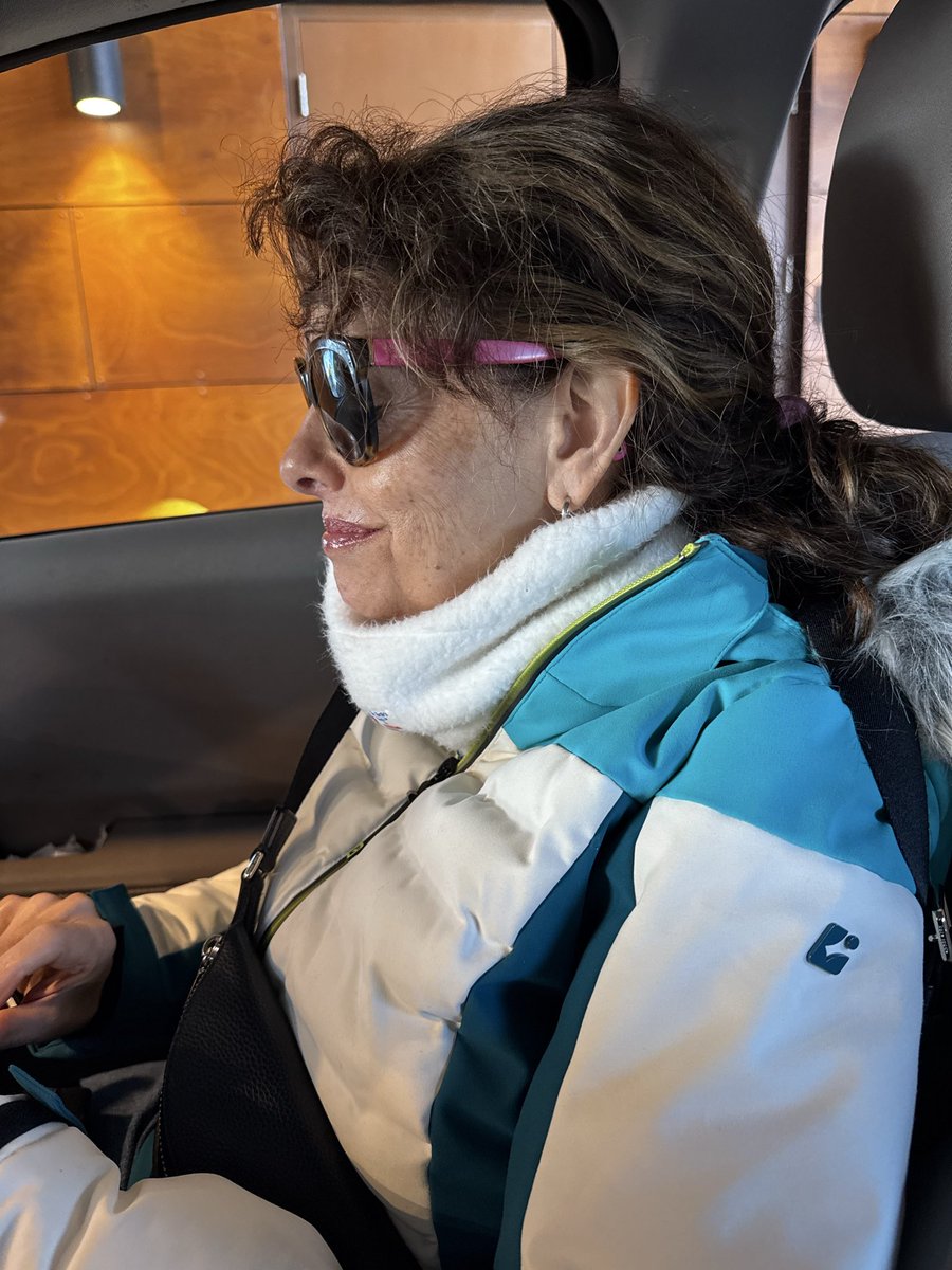 MikeSinibaldi's tweet photo. Ready to brave the outside for 6 hours for aviation and yacht photoshoot. The temp is 34; wind is howling at 20 mph. Who knows what the gusts are. https://t.co/mTKthMgWVG