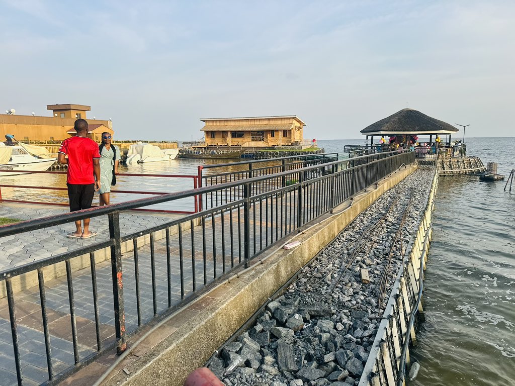 KamanaIvan's tweet photo. Just visit Entebbe; πΊπ¬
This is PELICAN Lodge and Marina next to the International airport.
#visitEntebbe https://t.co/pgzLlZcjWq