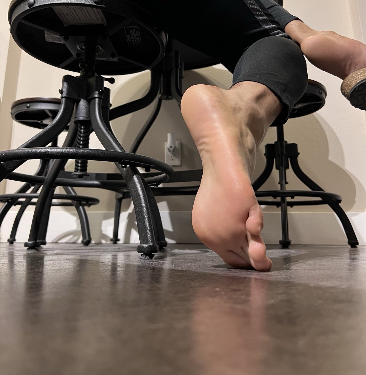 MixedFtDallasG's tweet photo. #dallasfeet #gayfeet #dfwfeet #soles #dallassoles #prettyfeet #prettyfeet #soles #smoothsoles #manfeet #bifeet #toes #prettytoes https://t.co/FuqGT8VhW8