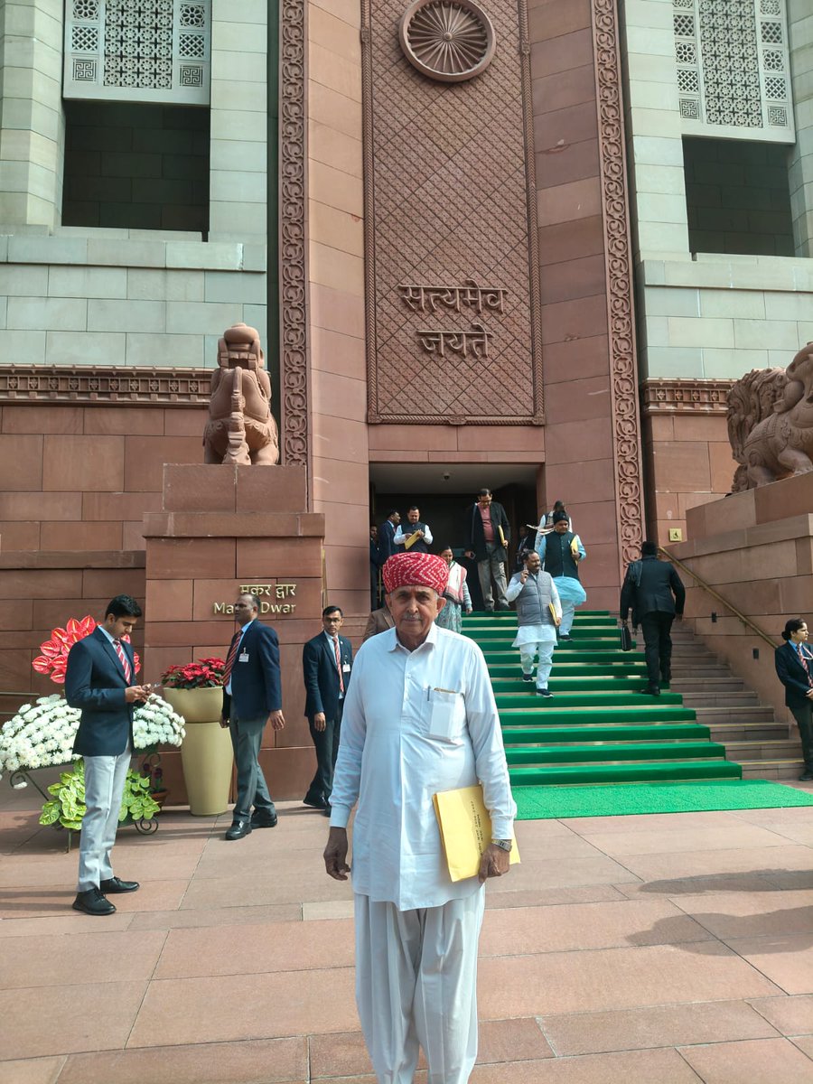केंद्रीय वित्त मंत्री निर्मला सीतारमण जी द्वारा प्रस्तुत 9वां आम बजट ऐतिहासिक है।
यह बजट विकसित भारत के संकल्प को साकार करने वाला है।
गरीब, किसान, युवा, महिला व मध्यम वर्ग—सभी के सशक्तिकरण का बजट।
गर्ल्स हॉस्टल, शिक्षा, स्वास्थ्य, खेल व रोजगार को नई मजबूती।
#ViksitBharat