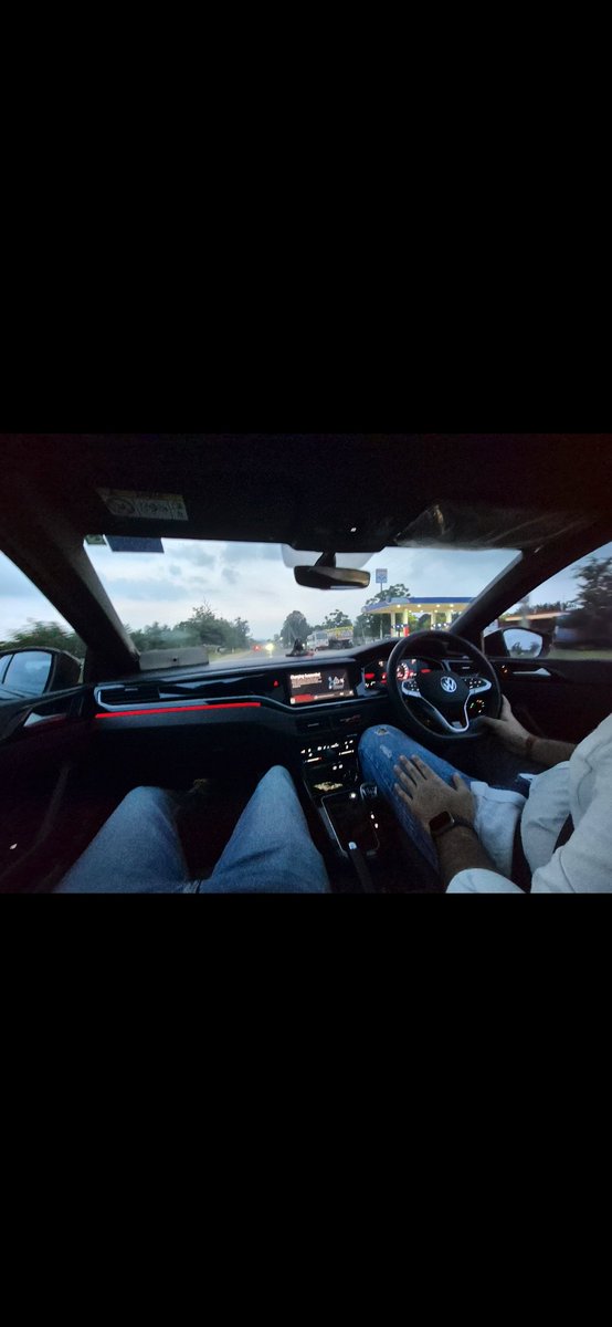 OnlyRisi's tweet photo. Girls don't get jealous but this is the most appealing thing that can drive guys crazy 🤪 ✅️💯

Virtus Gt on Sundays ♥️ https://t.co/wimHFGugmI