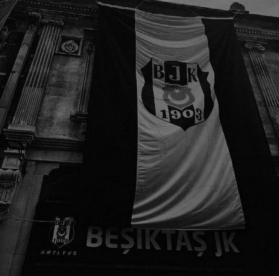 archivebesiktas's tweet photo. MAHVETSEN DE HAYATIMIN TAMAMINI, VAZGEÇENİN ANASINI AVRADINI. https://t.co/AR14iMFX2D
