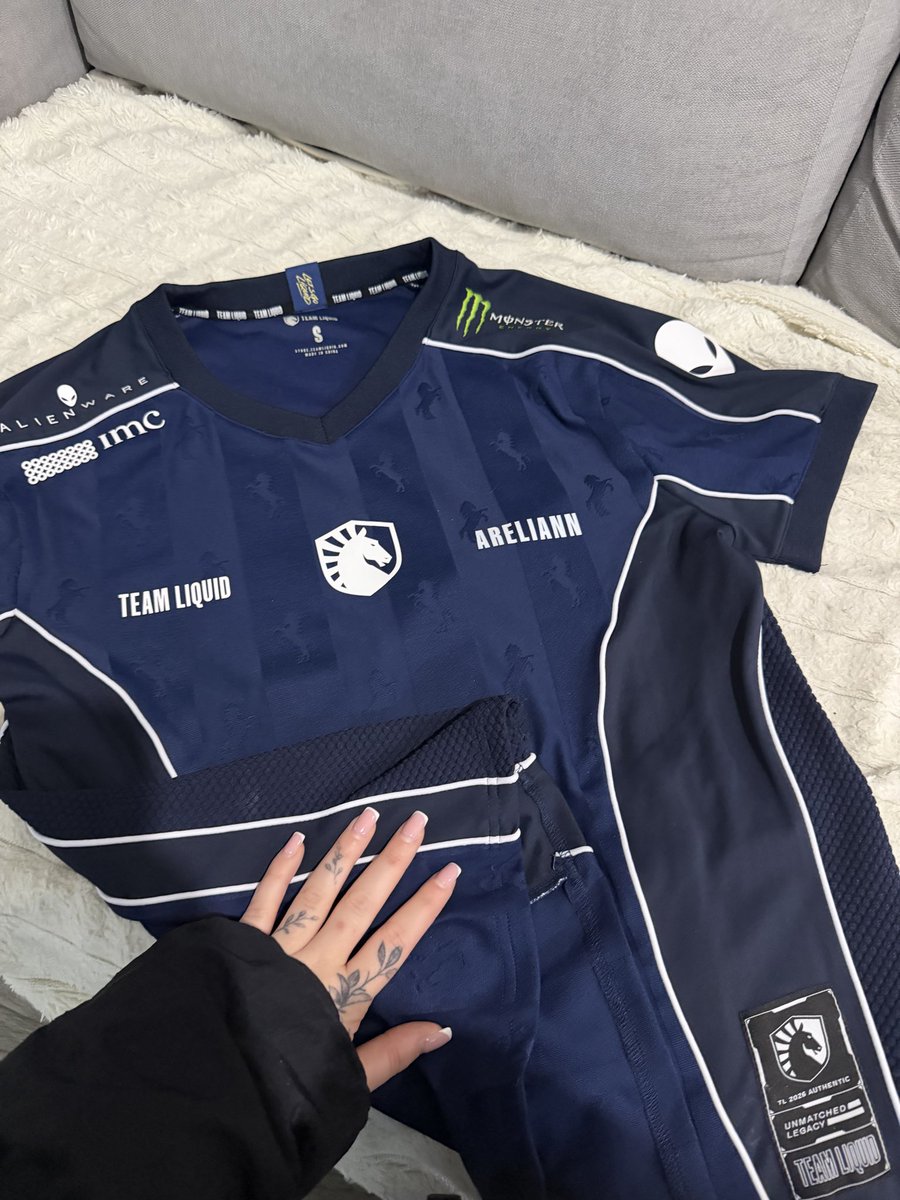 Liquid AreliaNN tweet media