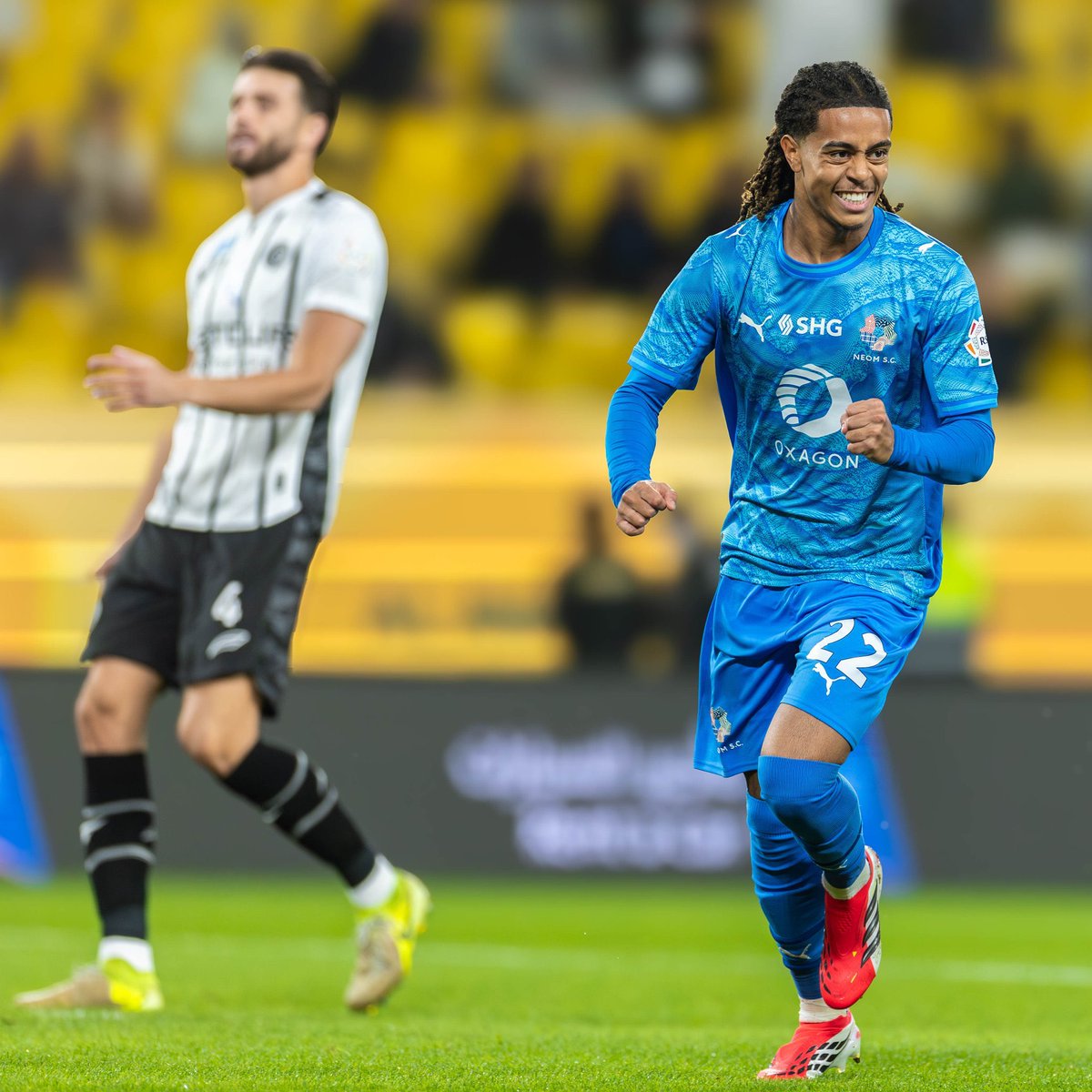 احس جاني شعور كبير بأن الي طفى النور في مباراة نيوم والأهلي هو نفسه الي سهل للهلال بان يتعاقد مع افضل لاعب في فريقهم..
.
.
.
.
.
.

#الأهلي_الهلال
#الهلال_الاهلي