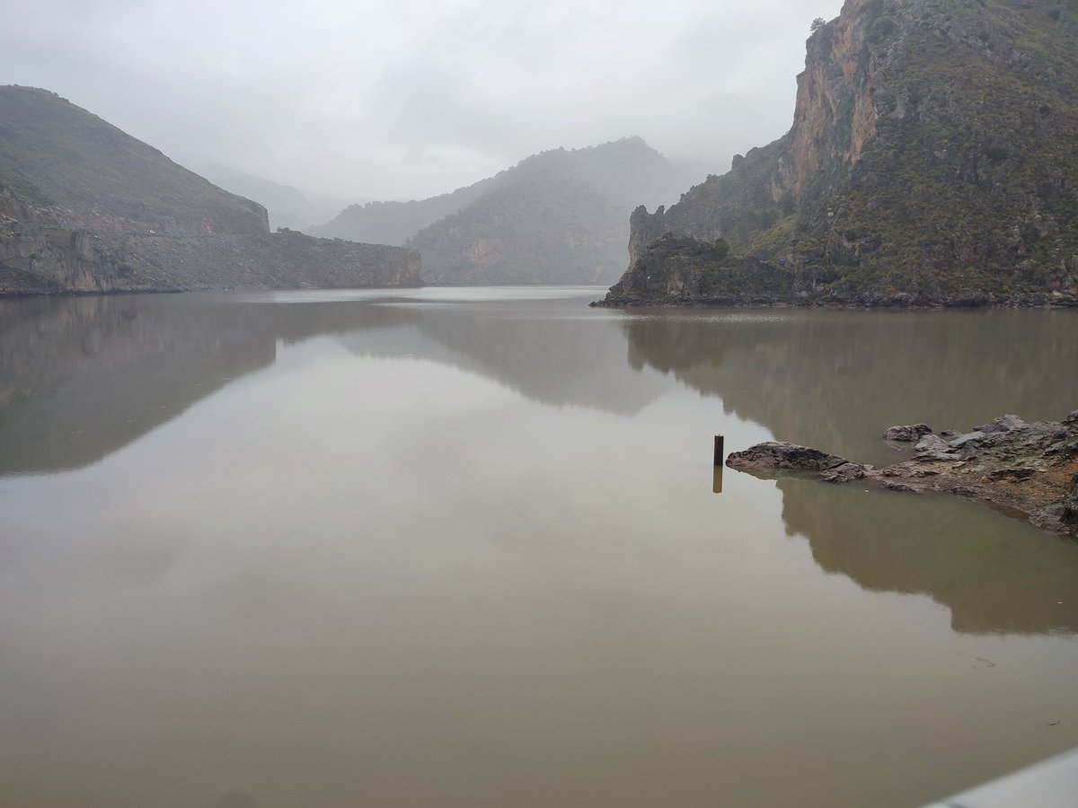 Granada_Meteo's tweet photo. Y más imagenes! @curro_pal que comenta que el río aguas Blancas va muy crecido anegando campos cercanos https://t.co/DaIRPQBJZT