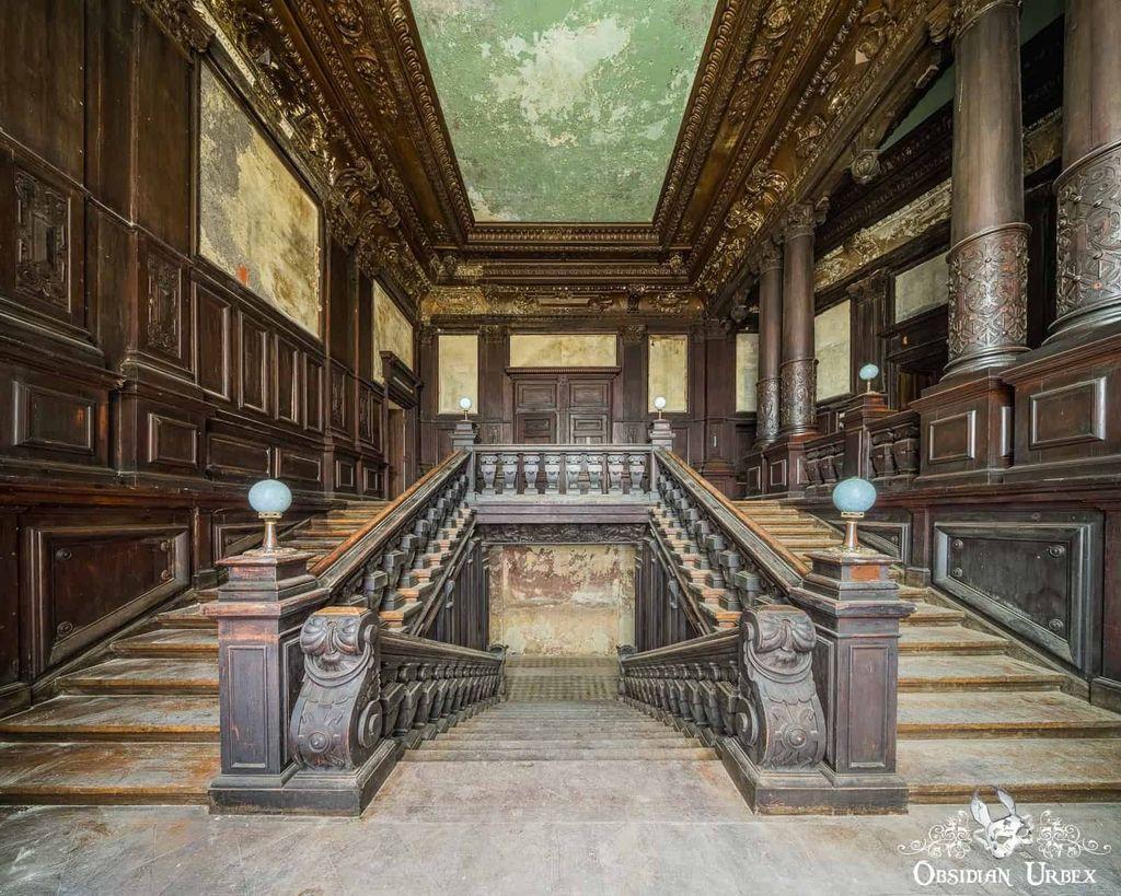ObsidianUrbex's tweet image. An abandoned palace, Poland. Centuries of owners reshaped it. A fire in the 1800s led to Neo-Renaissance rebuilding. After WWII it became a state school, closed in the early 2000s. obsidianurbexphotography.com/residential/pa… #Poland #Histroy #Palace #Urbex