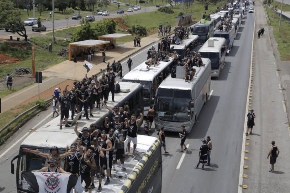 Estamos vivendo a história!!

Mais uma invasão da Fiel Torcida!!