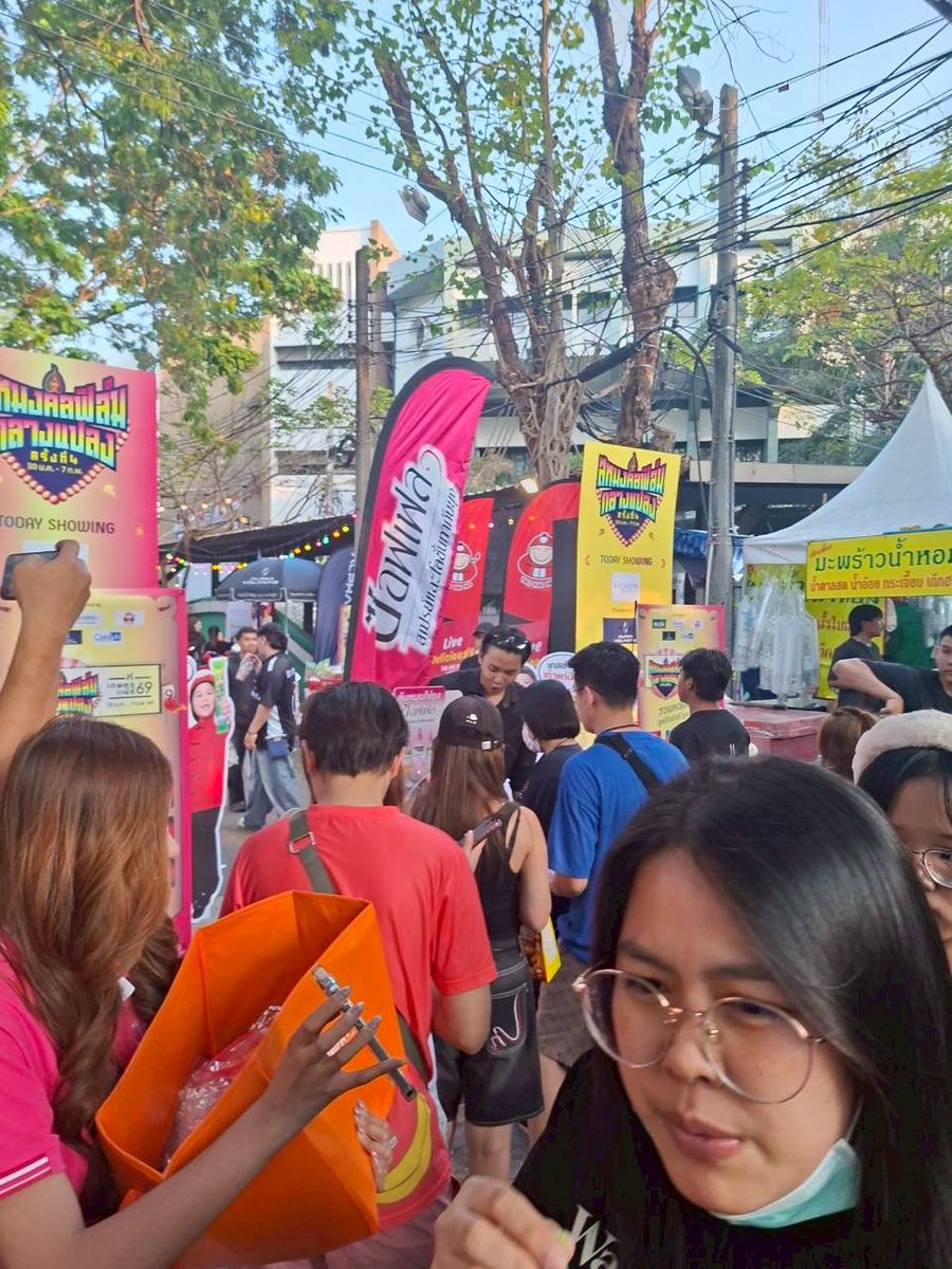 บรรยากาศสนุกสนาน และ พิเศษ #ReturnToSilentHill #เมืองห่าผีนรกคืนชีพ
พวกมันบุกมาหาคุณถึงที่ ในงาน #สหมงคลฟิล์มกลางแปลงครั้งที่ 4
.
ยังมีหนังดีๆ ฉายให้ดูฟรี  ใน #เกษตรแฟร์69
วันนี้ - 7 ก.พ. 69