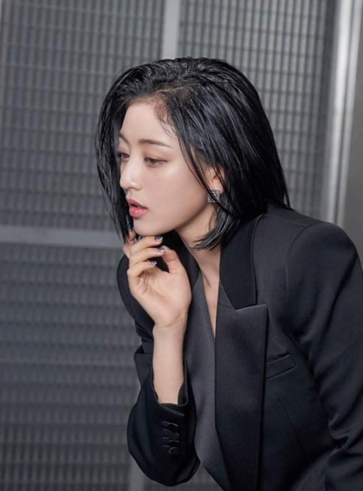JrchCrcr's tweet photo. Happy 29th birthday to the leader and main vocalist of TWICE, Park Jihyo
#HappyJIHYOday https://t.co/EGja005uNq