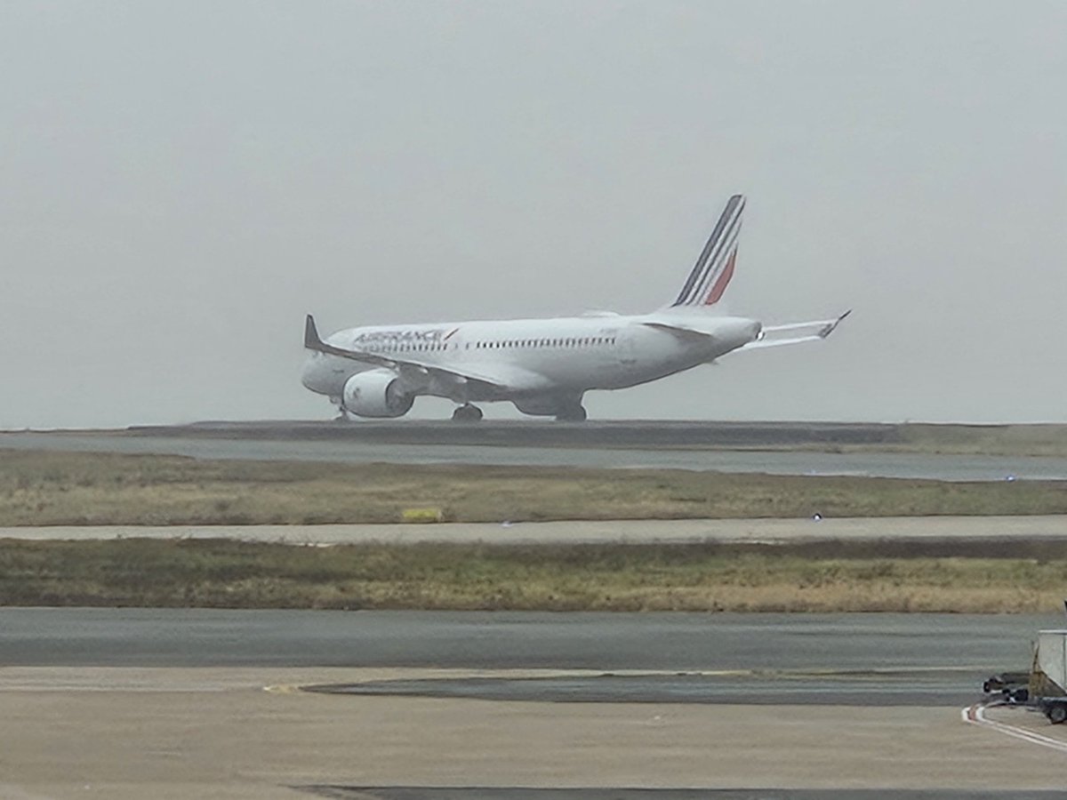 JimmyDuprez's tweet photo. Roissy terminal 1     dimanche 1er février 2026 https://t.co/IiLflqOHPn