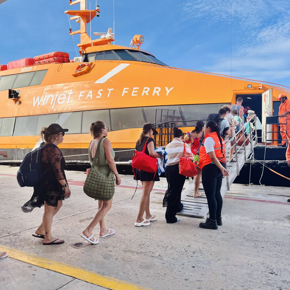 Así comienza la aventura 🌴☀️
Tu experiencia caribeña comienza viajando con Winjet🚢

#Cozumel #Winjet