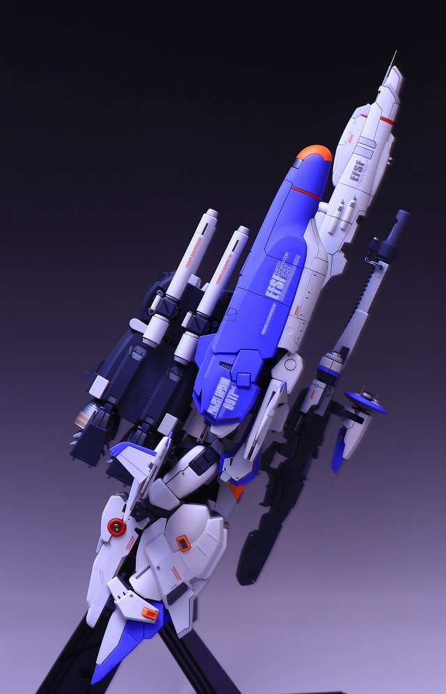 pla_mochi's tweet photo. MG Ex-Sガンダム Gクルーザーモード。
内部フレームを徹底的に強度アップ。ポロポログラグラがほぼゼロ。ユニットの位置や水平度・左右対称もキレイに揃え。見た目はノーマルですが、中身は別モノ。ガチガチの安心感、写真で伝わらいのが惜しいです

#ガンダムセンチネル 
#ExSガンダム
#ExーSガンダム https://t.co/wUVnOMM7WH