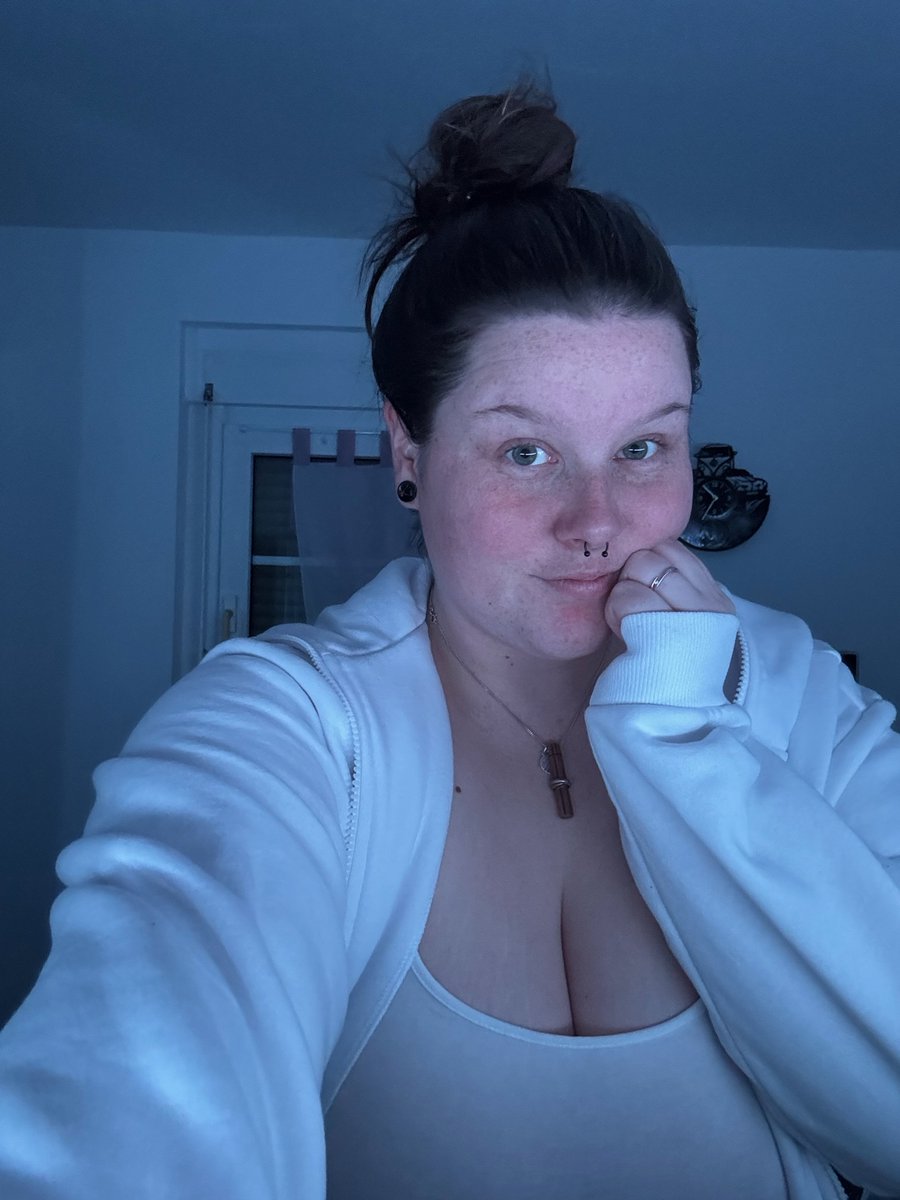 yourchubbymaddy's tweet image. If you press on the heart you will get a special picture of 😽