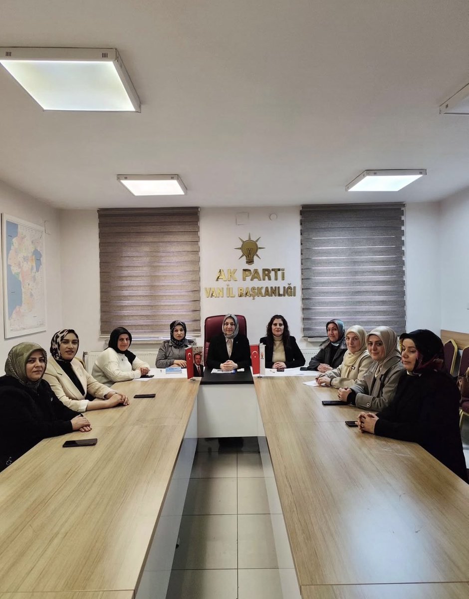 İl Kadın Kolları Başkanı <a href="/zerrin_alpaslan/">Zerrin Alpaslan</a> öncülüğünde; 4 Şubat'ta gerçekleştirilecek, Çalıştay programı için yapılan değerlendirme toplantısına, Muradiye ilçe Kadın Kolları Başkanı <a href="/Sevdacicek25/">Sevda Çiçek</a> 'de katılım sağladı.
Hayırlara vesile olsun.
<a href="/tugbaisikercan/">Tuğba IŞIK ERCAN</a> <a href="/ArvasAbdulahat/">Abdulahat Arvas</a>