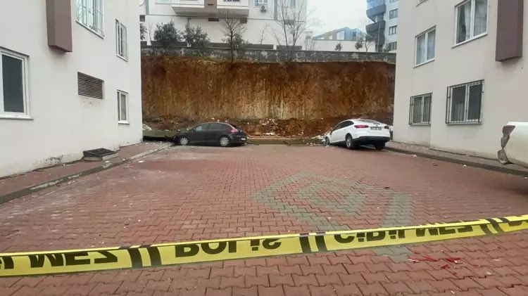 📌 Gaziantep’te istinat duvarı çöktü; 4 daire ve 3 araç hasar gördü

📎 dha.com.tr/2809890