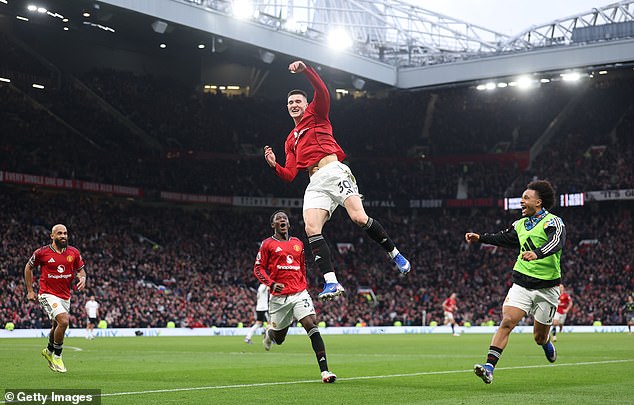 MBESportHQ's tweet photo. FULL-TIME ⏰🔥
Manchester United 3–2 Fulham in a thrilling Old Trafford clash!
Goals: Casemiro 19’, M. Cunha 56’, B. Šeško 90+4’ | Fulham: R. Jiménez 85’ (P), Kevin 90+1’
Drama, late goals, and three points secured! ⚽🔴 #MUFC #FULFC https://t.co/hj0U178jSo