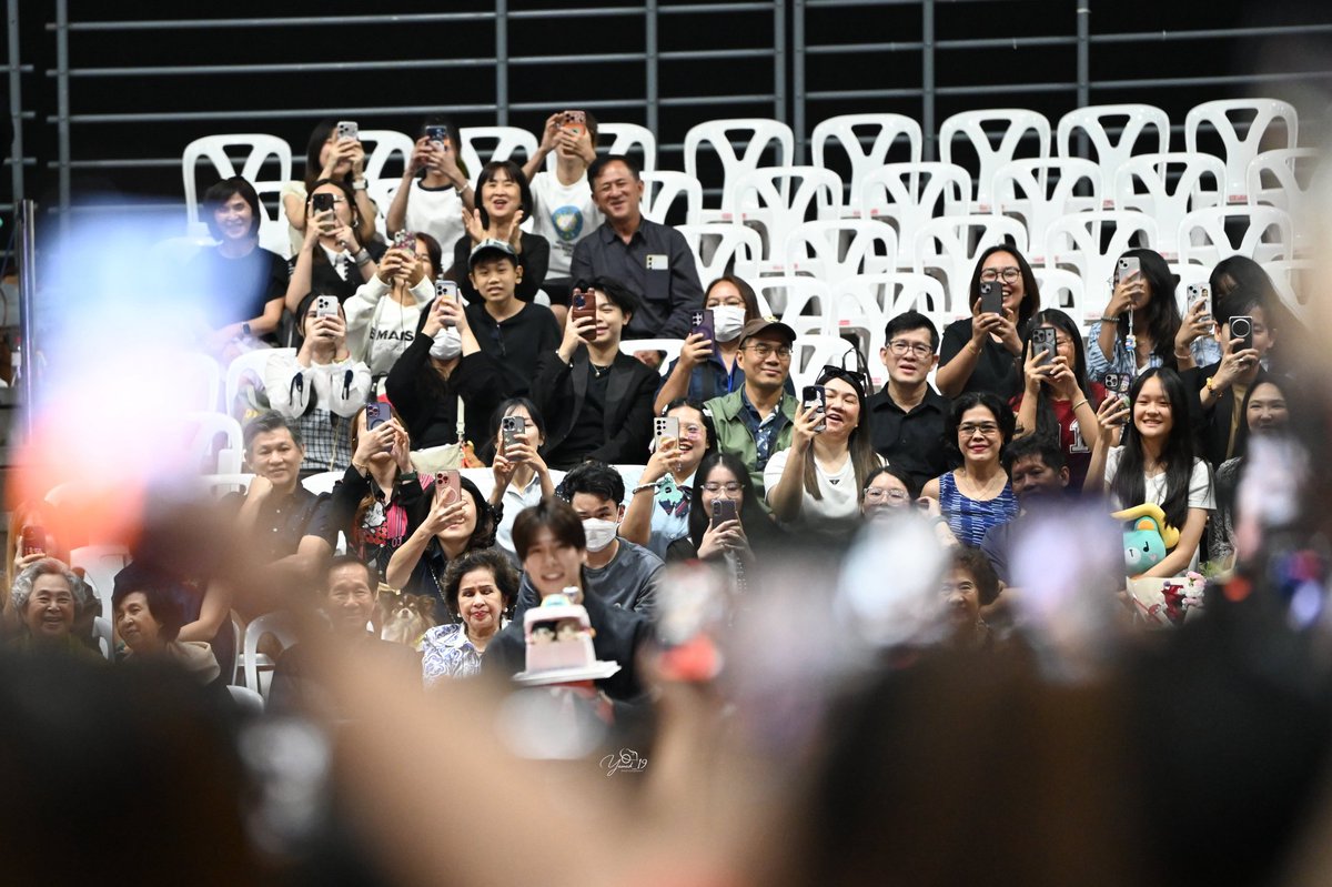 ppnaralove's tweet photo. the happiness on their faces 😭 oh Phuwin, you are so loved by pond's family https://t.co/Y5WhRsZzRO
