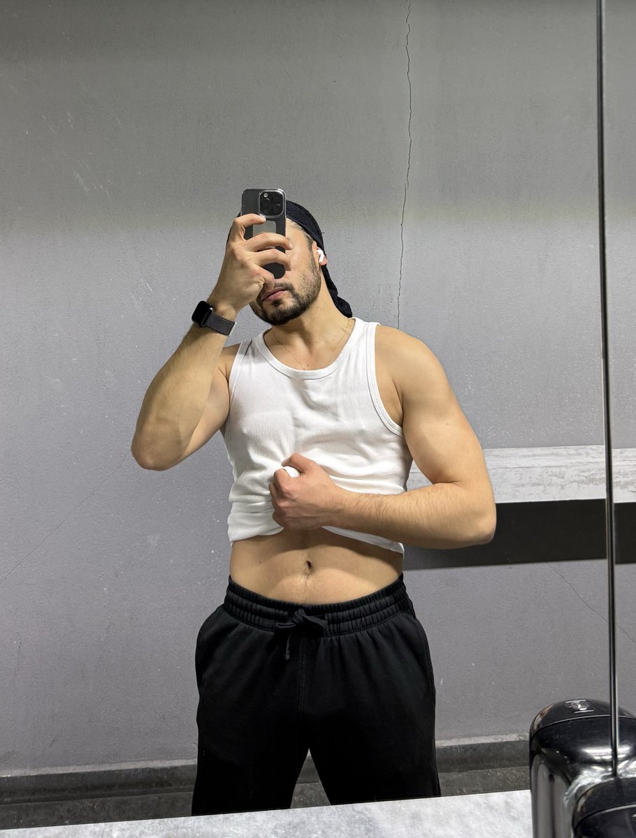 msty200's tweet image. Göbek show