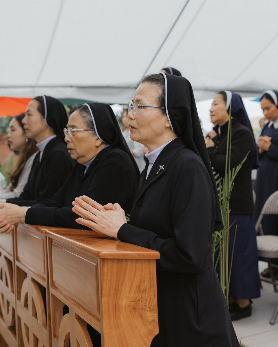OrangeDiocese's tweet image. Today, we celebrate the 30th annual World Day of Prayer for Consecrated Life! 🙏

Let us give thanks for the gift of consecrated life in the Diocese of Orange and pray for many more holy vocations to religious life, secular institutes, and consecrated virgins.

👉 All are invited…