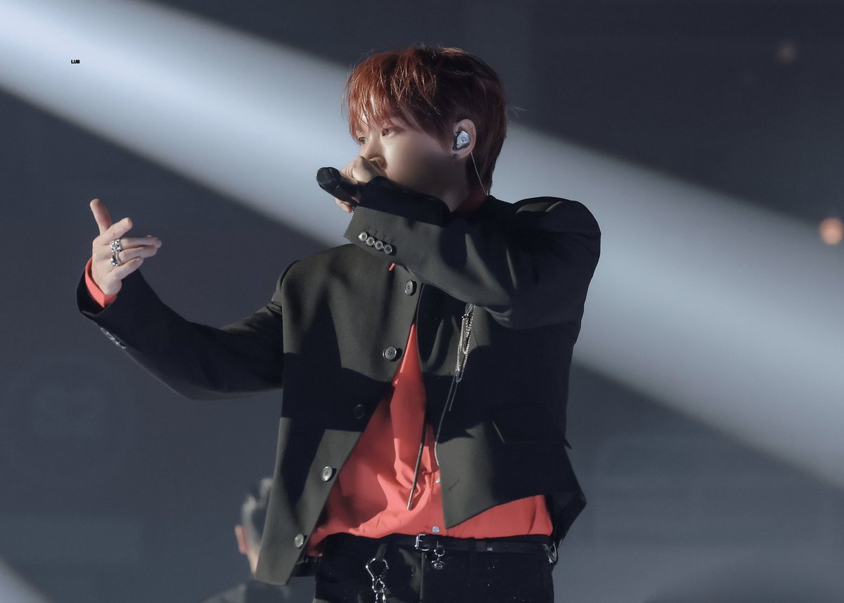 canstoplub's tweet image. 피피티 발표할때 천사와 악마 예시로 이사진 넣고 자료제공자로 내이름 개크게박을거임